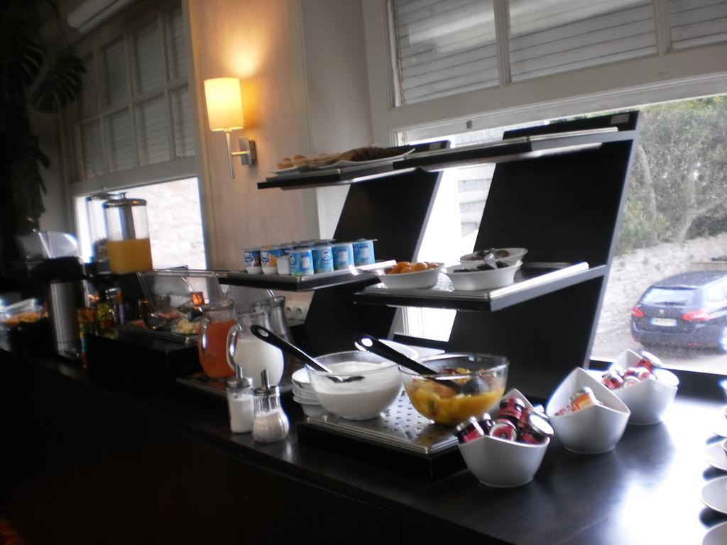 Hotel De La 2*