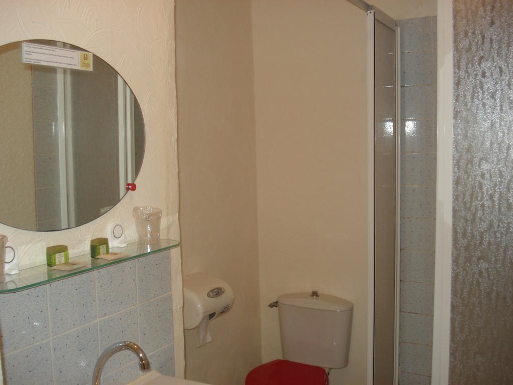 Hotel De La 2*